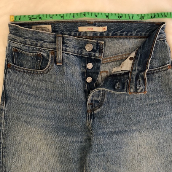 Levi’s High-Waisted Wedgie Jeans - Picture 7 of 12